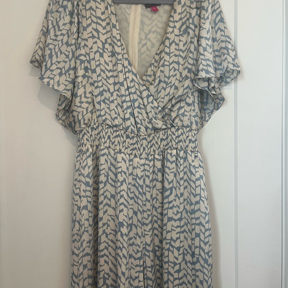 NWT Vince
Women's Printed Smocked-Waist Flutter-Sleeve Jumpsuit - Picture 3 of 7